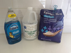 Try this 3-ingredient natural weed killer recipe - My Silly Squirts