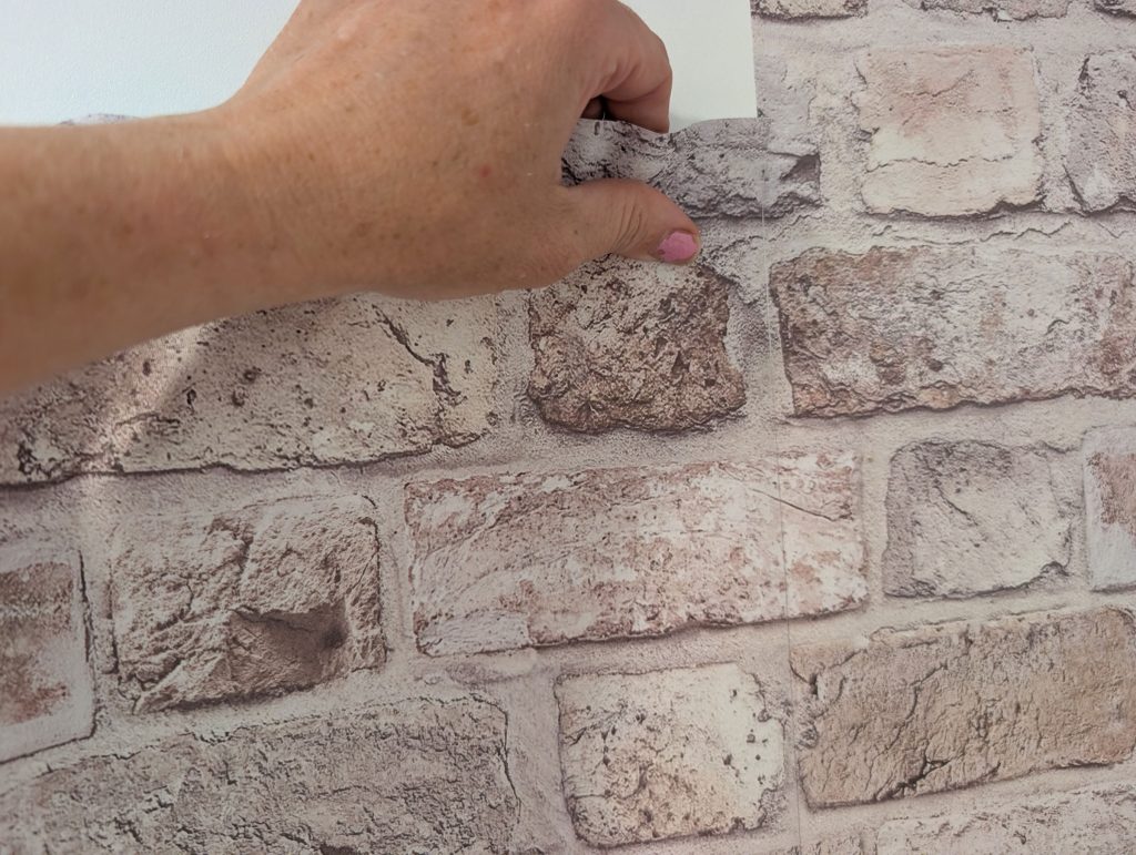 Match the pattern of the wallpaper with the previous strip