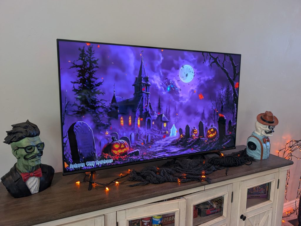 Spooky TV screen saver